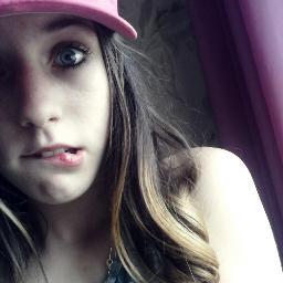 não sou meiga , minha cor favorita não é rosa , sou feia , simpática e ignorante as vezes , segue nóis aew  :B'