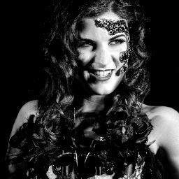 Profesora de Lengua castellana y Literatura. Licenciada en Bellas Artes. Carnaval.
