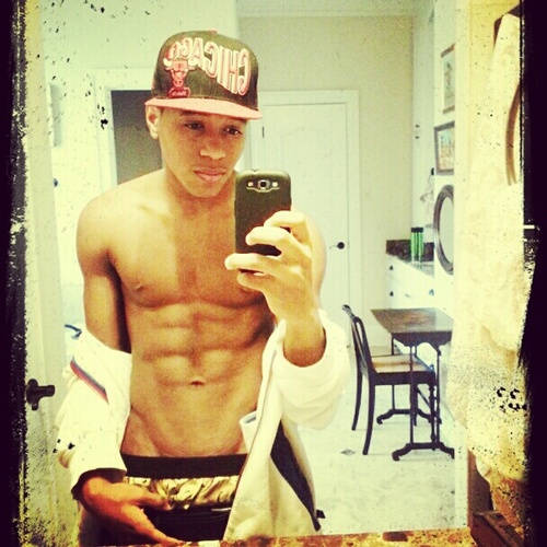 ima hooper. give me a s/o and ill give u one back. follow me , i follow back. simple ツ