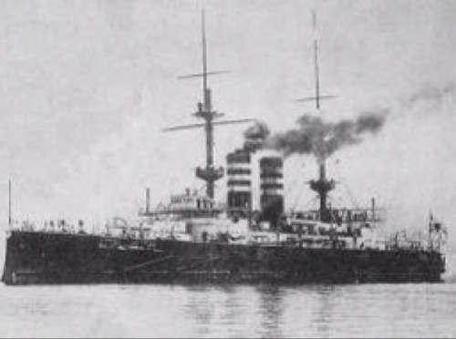 計画:六六艦隊計画(第二期拡張計画) 起工:1899/1/24 進水:1900/11/8 就役:1902/3/1 除籍:1923年9月20日 その後:記念艦として保存 排水量:15,140t 全長:131.7m 全幅:23.2m 吃水:8.3m 速力:18ノット