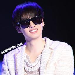 ถึงเท้าจะเหม็น เหงือกจะบาน แต่ใจผมหล่อมาก ^++++^ #supportfam. #justBothnotreal. {02092012}