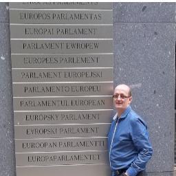 Ik ben geboren in Nuland provincie NoordBrabant. Ik werk als manager in een ziekenhuis. Verder onderneem ik graag.