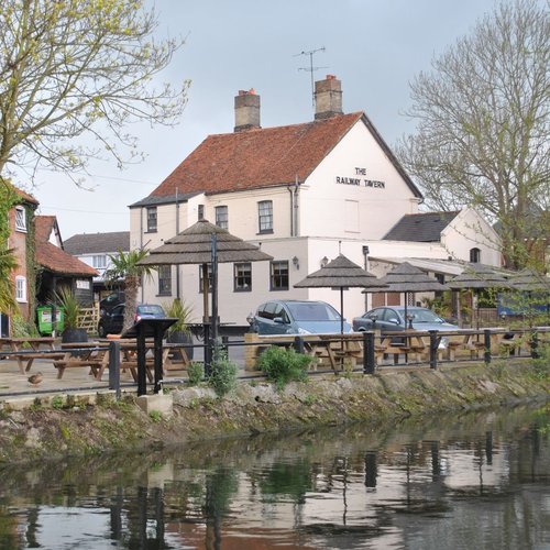 Traditional family run pub in Kelvedon, Essex. Organisers of the annual Kelvedon raft race