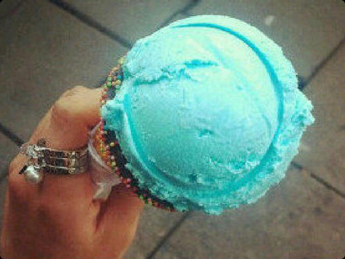 13 march is my dayyyy\o/. Half saudi half italian;;). In love with ice cream♥. Love life♡.