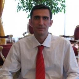 Activez in mediul online din anul 2005.