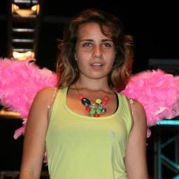 thaismariiana's profile picture. hug,chocolate,Harry Potter, Miley Cyrus,céu azul,música, amigos,família,blusa rosa, fotos, chuva batendo no telhado, livros, bob sponja