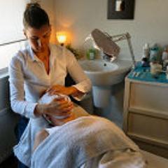 Salon voor schoonheidsbehandelingen,  huidverbetering, (bindweefsel)massages, visagie, reiki en meer.