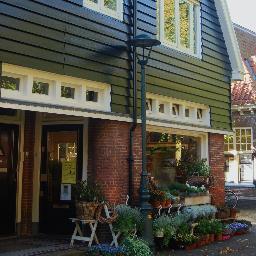 Twitteraccount van Bloembinderij Vergeet-mij-niet, Raadhuisstraat 6 te Bergen NH. Hét adres voor al uw boeketten, bruids- en rouwbloemwerk. Telefoon 072-5897799