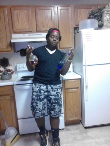 Im 16 Play Football LG/FB #NothingButLevi's favorite rapper Wiz Khalifa -Taylor Gang  IG:@X_GOLDENCHILD_X