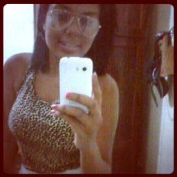 Tenho a viida doida,
Encabeço o mundo,
Sou Ariano torto...
Vivo de amor profundo ♪'