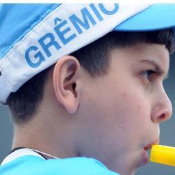 Torcedor do imortal tricolor, tenho 12 anos, e nunca vi um título do meu time. Twitter fake!