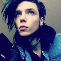 1/5 Componentes del Grupo Black Veil Brides. Voz, Piano, Teclado, Sintetizador, Guitarra, Bajo.