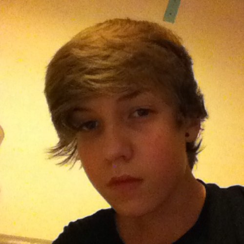 Hi, If Youre Reading This Hit The Follow Button!! Pwease!!:)