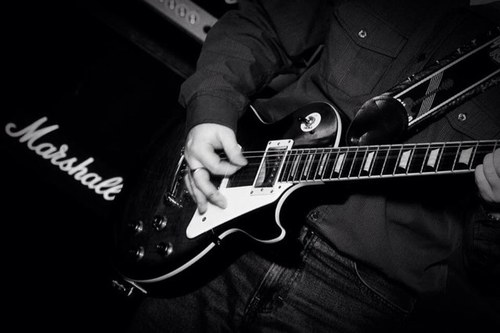 Guitarist, songwriter, geek, father & husband. Happily attached and loving life. Peace :)