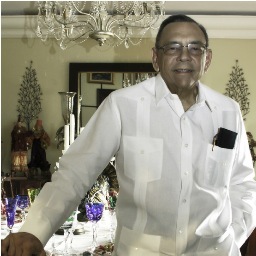 Abogado, amante de la justicia, las leyes, la lectura, la música, la pintura, pero sobretodo a Dios y a mi esposa Esperanza.