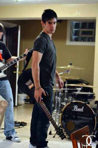 Hi I'm Jeremiah I'm a musician-guitarist, singer songwriter.