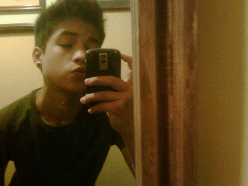 Solo hay 2 cosas que amo a Molotov y  a ella solo a ella nadie mas existe para mi :3