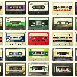 One song a day, this is what you give!
Una canzone al giorno, questo è quello che vi daremo
