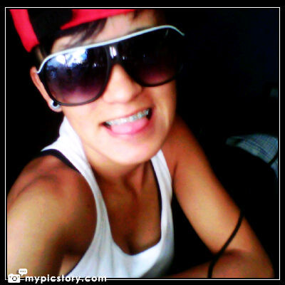 Me apaixono por sorrisos e olhares, as palavras me seduzem, mas sao as atitudes que me conquistam.