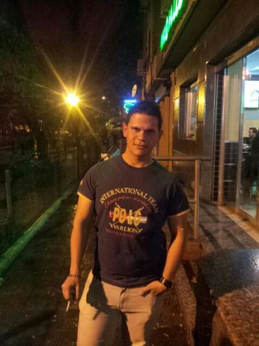 Estudiante, trabajador y emprendedor. Me gusta en mi tiempo libre disfrutar con mis amistades, entrenar, me gustan mucho las mujeres y los coches