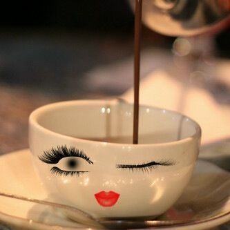 ‏* ان مفتاح القلوب هي الابتسامة وسلاح الحياة العقل