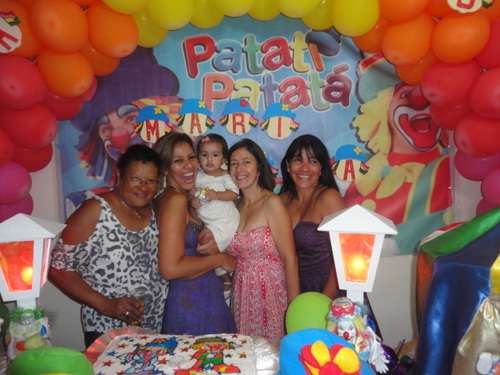 Sou uma pessoa alegre e muito família