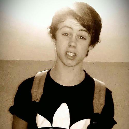 im 14 from hull follow me for a follow back

follow my instagram - ewan_malton141

go add or follow my facebook aswell please