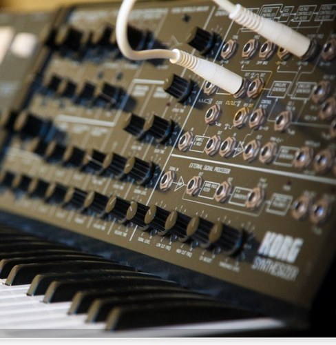 Song-writer, Engineer/Producer, keyboard player. Loves life https://t.co/fhvXGr1pXi