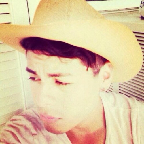 Name's Tonny! Young, but never young-minded. Si la vida fuera una puta, todo seria facil. IG @tonnythepony