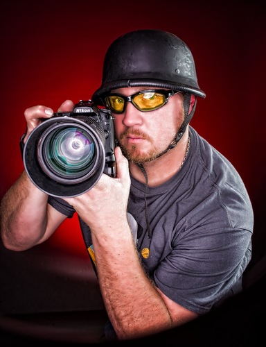 I ride pictures and take motorcycles.