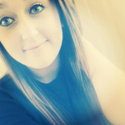 yourdreammmgirl's profile picture. middle finger up. #onedeep ✌ new account! (: