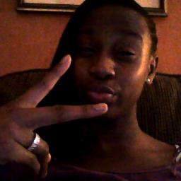 Lukin 4 mi luv! Tryin tew live out mi dreams widd sumbodi I can b happi widd. If yhu aint it step away...