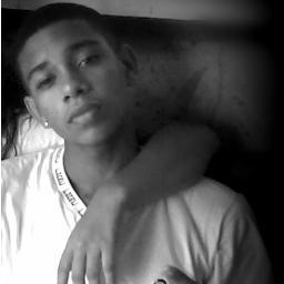 14 anos, zoeiro, perturbado, lindo, um moreno seduzente  , alto dos olhos castanhos e só :33
