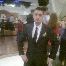 Estudiante medicina. Guitarrista, bajista, baterista.