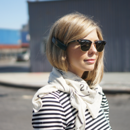 New York - based fashion blogger, vintage clothing addict, flea market enthusiast. I tend to get a little too excited to get dressed in the morning.