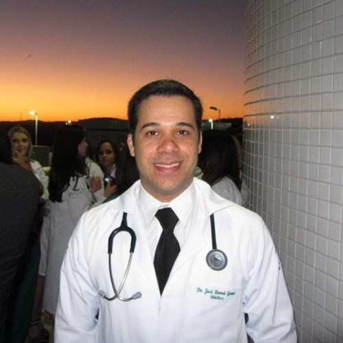 Médico Ortopedista formado pela FCM-CG e Residência Médica em traumatologia e Ortopedia pela FCM-PB. Fisioterapeuta formado pela Faculdade Integrada do Recife.