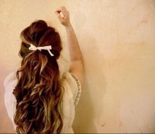 Follow me i follow back ILL tell u the fashion ,.....2013 years come and fashion gets more futurestic and fun not boring like last year ur beuthiful