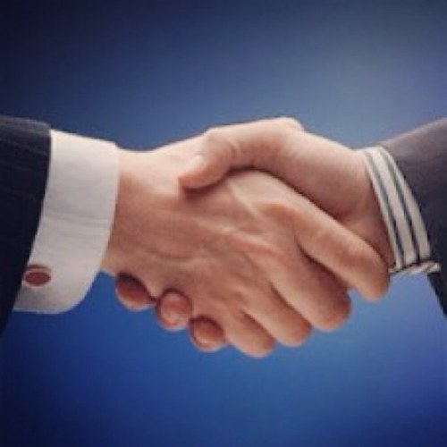 Somo una empresa especializada en la Compra-Venta y trueques de todo tipos de objetos y servicios, servimos como puente para realizar negocios satisfactorios.
