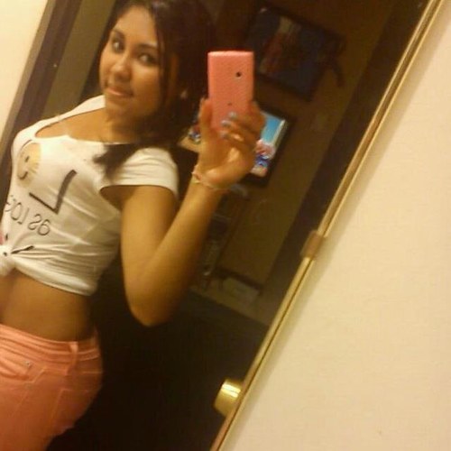 Hola a tds q siguen twitter .buen q les puedo dcir q estudi y trabj ..soy una persn my cariñosa .m gusta divertirm .mgust ser sincera y my directa cn las perso3