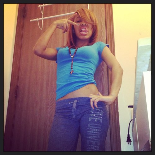 Pretty , mixed , from hawii, love the internet i Live in california & im 18! & im a FREAK follow me