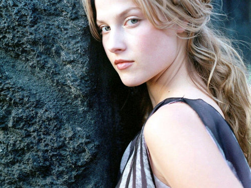 [Verified @WesternPeace] 1st Roleplayer of Ali Larter. Followback? Mentions. Easy?