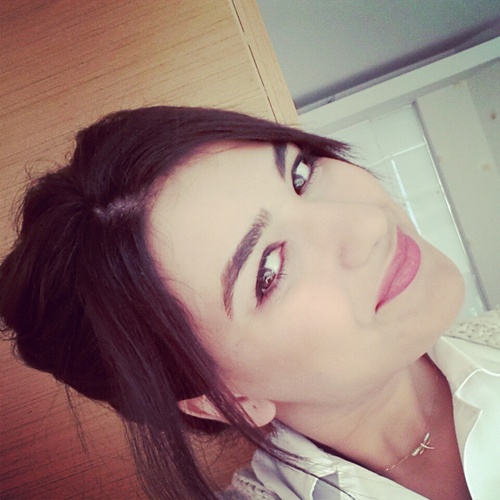 esrasvncn's profile picture. 