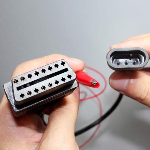 Autotools1's profile picture. 年々、自動車のコンピューターは高度化され、それに伴う故障診断も非常に困難を極めます。特に最近の輸入車においては、専用のテスターは不可欠なものとなっています。