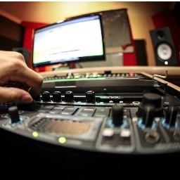 Recording | Mixing | Audio & Video Production 
Sound Engineer Erikson Rudy
Instagram @cubiclestudio
http://t.co/DKBRIAgmEU