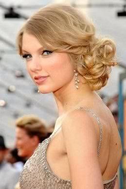 BIG Taylor Fan!! :) would love to hear from other Swifties around the world! Lets try to get Taylor to visit South Africa with her next World tour! 3