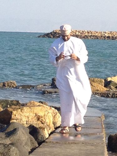 قد نختلف في موضوع معين ونتفق في امور اخرى ولهذا لا تجعل حكمك على اي شخص من خلال راي مخالف لك، استخدم البلوك بكثرة لمن يغلط على الاسلام وعلى بلدي واهلي وللطائفي