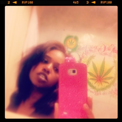 Beauty blogger and aspiring Makeup Artist ~ I love learning new things about makeup and beauty