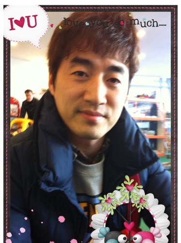 b2bhwating's profile picture. 