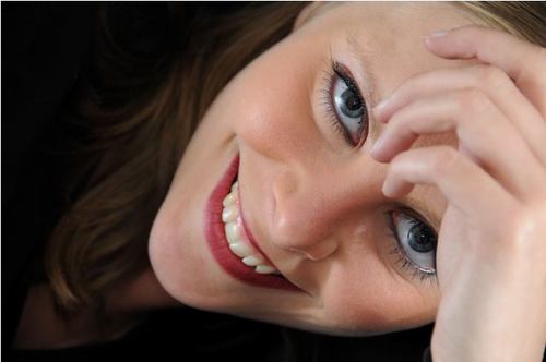 NathalieBorn's profile picture. - Voix off indépendante -
Animatrice radio pour Ciné-films (mercredi de 8 à 10h) sur le 100.1 fm ou en streaming sur http://t.co/ZPBwNjo0Y5