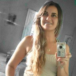 - Não sou explícita. O fato de eu não me demonstrar claramente não quer dizer que eu não sinta... ;*